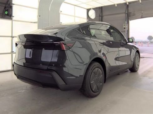 Used 2026 Tesla Model Y 2WD image 2