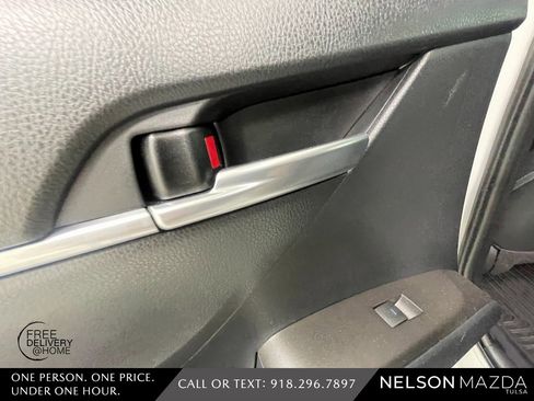 Used 2022 Toyota Camry SE image 32