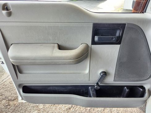Used 2005 Ford F150 XL image 9