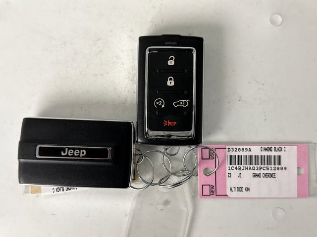 Used 2023 Jeep Grand Cherokee Altitude AWD/4WD image 22