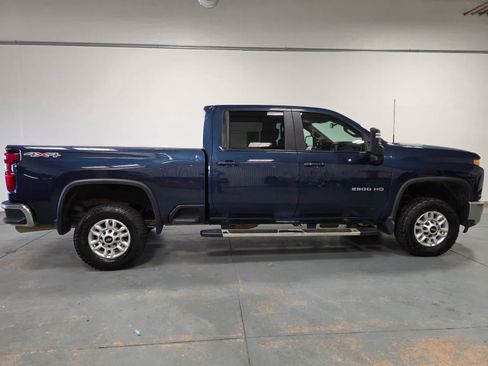 Used 2022 Chevrolet Silverado 2500 LT w/ Convenience Package AWD/4WD image 6
