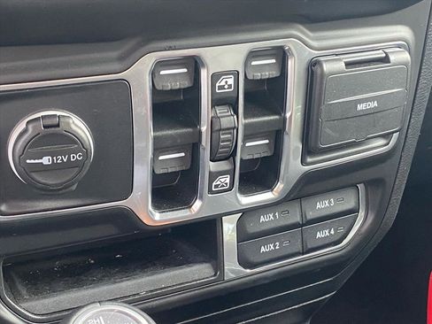 Used 2021 Jeep Wrangler Unlimited Sahara w/ Cold Weather Group image 17