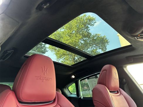 Used 2023 Maserati Levante Trofeo image 70