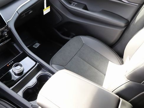 New 2025 Jeep Grand Cherokee Altitude image 25