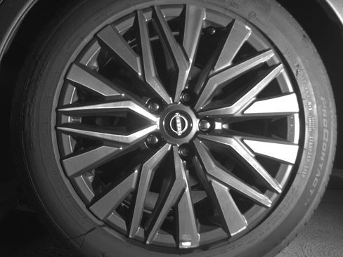 Used 2025 Nissan Altima 2.5 SV FWD image 14