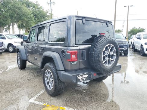 Used 2025 Jeep Wrangler Unlimited Sport AWD/4WD image 3