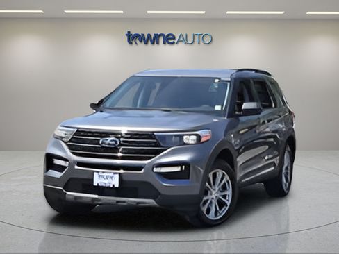 Used 2023 Ford Explorer XLT w/ Equipment Group 202A AWD/4WD image 9