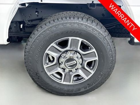 Certified 2025 Ford F250 Lariat w/ FX4 Off-Road Package image 32