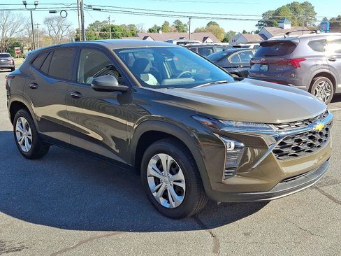 Used 2024 Chevrolet Trax LS w/ Driver Confidence Package image 3