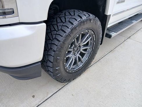Certified 2018 Chevrolet Silverado 1500 High Country AWD/4WD image 34
