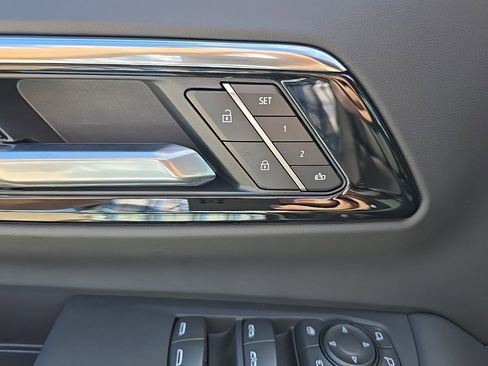 New 2025 Chevrolet Suburban LT image 24