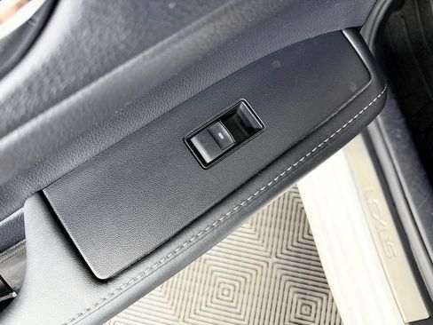 Used 2014 Lexus ES 300h w/ Luxury Package w/Bamboo Trim FWD image 31