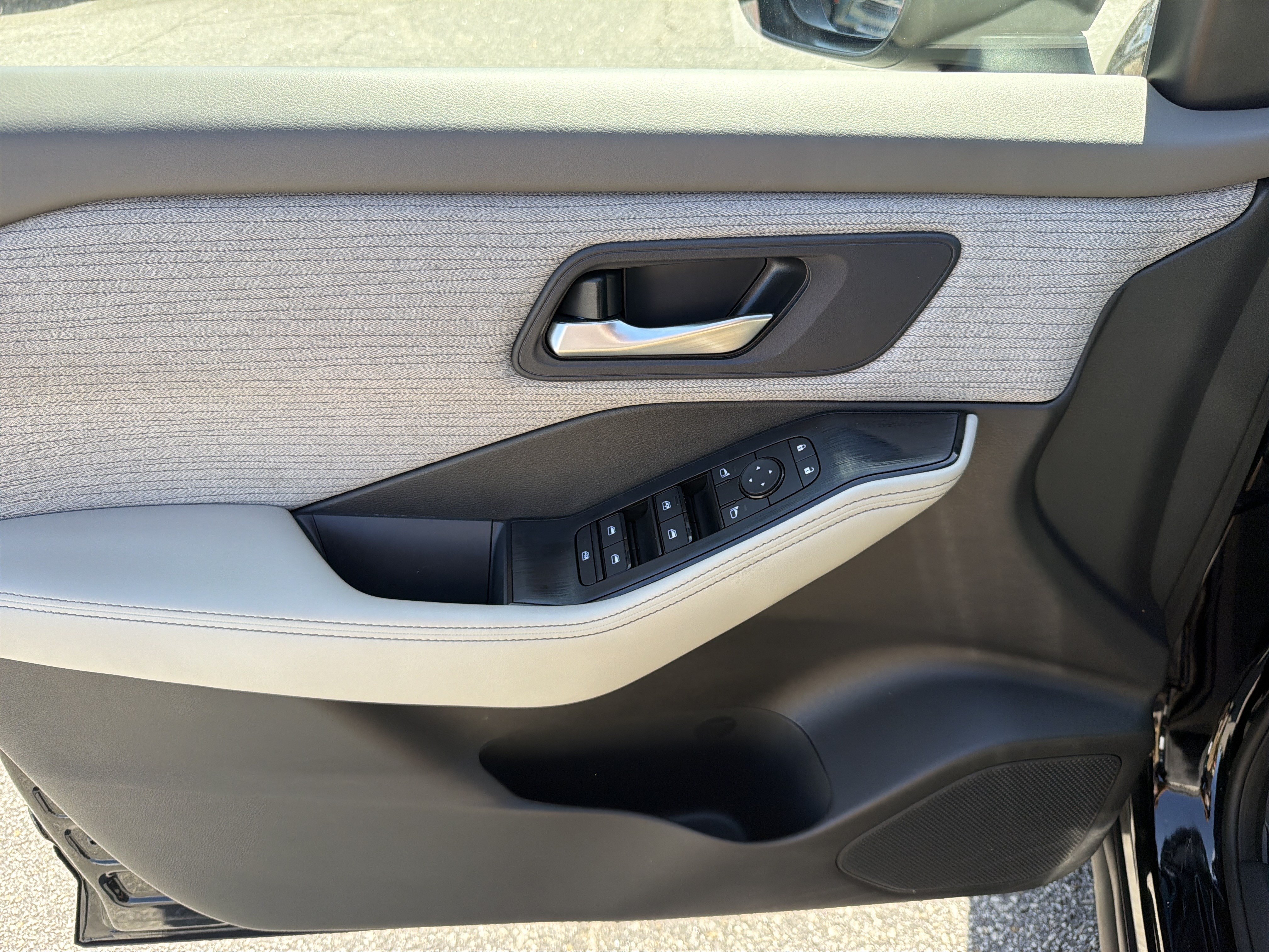 Used 2023 Nissan Rogue SV FWD image 20