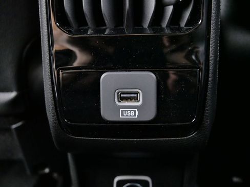 Used 2024 Jeep Compass Latitude image 32