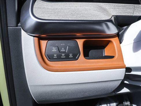 New 2025 Volkswagen ID. Buzz Pro S Plus image 19