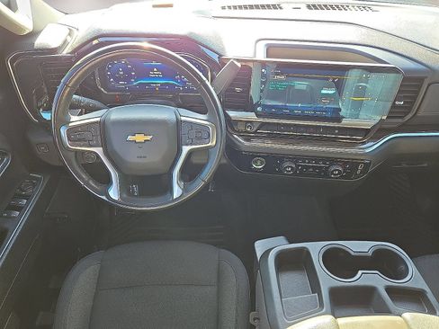 Used 2024 Chevrolet Silverado 1500 LT AWD/4WD image 17