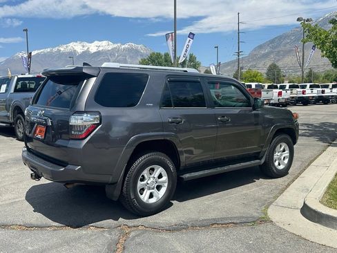 Used 2017 Toyota 4Runner SR5 AWD/4WD image 8