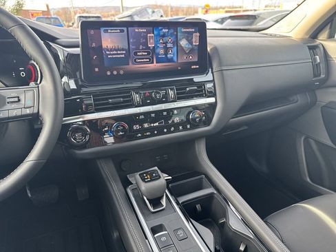 New 2026 Nissan Pathfinder Platinum image 18