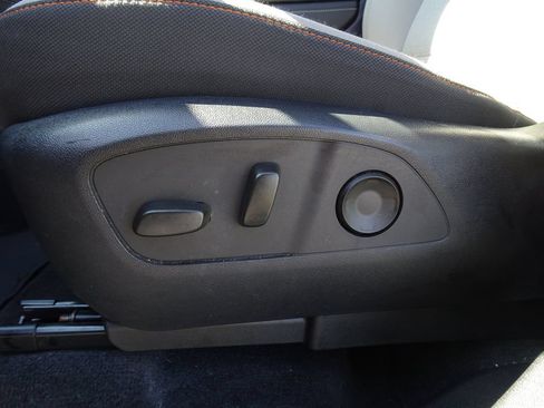 Used 2024 Chevrolet Traverse LT FWD image 11