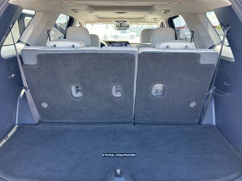 Used 2023 Hyundai Palisade Limited w/ Winter Package FWD image 12