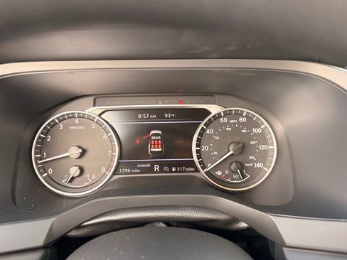 Used 2025 Nissan Pathfinder S FWD image 30