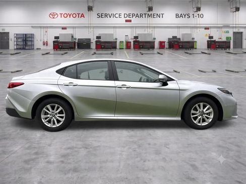 Used 2025 Toyota Camry LE AWD/4WD image 8