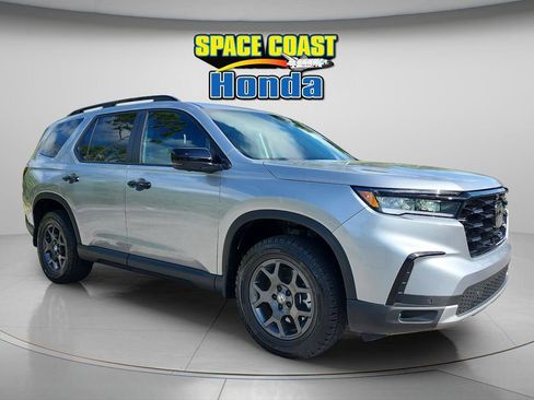 Certified 2025 Honda Pilot TrailSport image 1