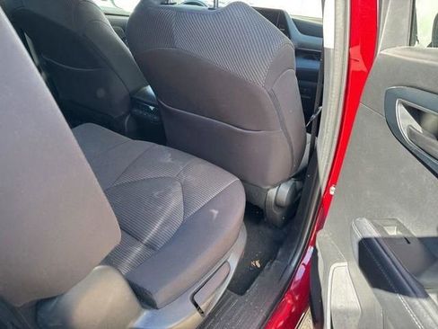 Used 2024 Toyota Highlander LE image 28