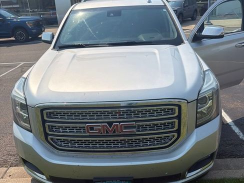 Used 2017 GMC Yukon SLT AWD/4WD image 1