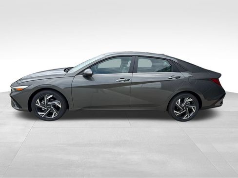 New 2026 Hyundai Elantra Limited FWD image 2