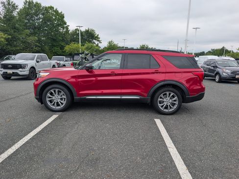 Certified 2020 Ford Explorer XLT w/ Equipment Group 202A AWD/4WD image 6