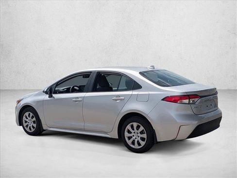 Used 2025 Toyota Corolla LE FWD image 5