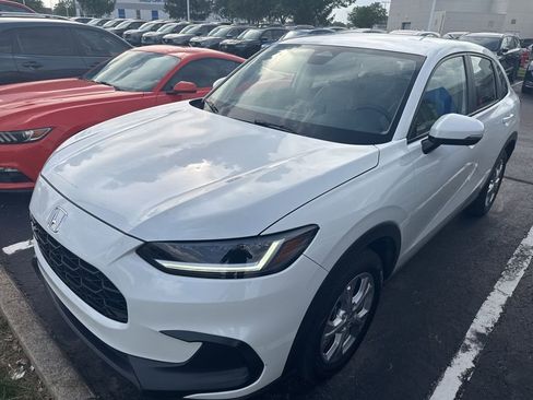 Used 2023 Honda HR-V LX image 3