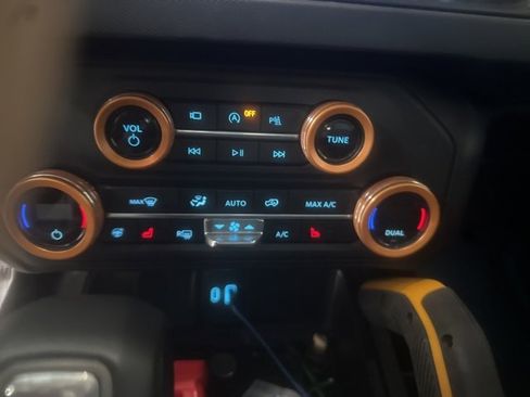 Used 2024 Ford Bronco Badlands image 10