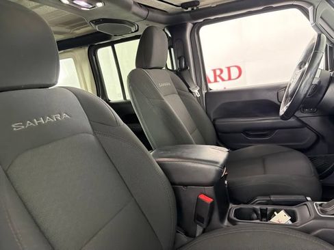Used 2019 Jeep Wrangler Unlimited Sahara AWD/4WD image 16