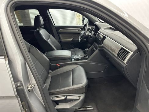 Used 2023 Volkswagen Atlas Cross Sport SE FWD image 14
