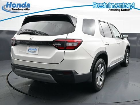 Used 2025 Honda Pilot EX-L image 10