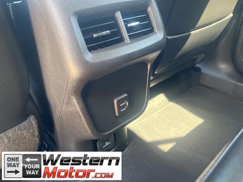 Used 2023 GMC Terrain SLT image 18