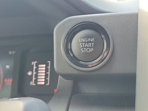 Certified 2025 Toyota Tacoma SR5 AWD/4WD image 28