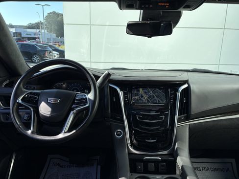 Used 2020 Cadillac Escalade Platinum image 23