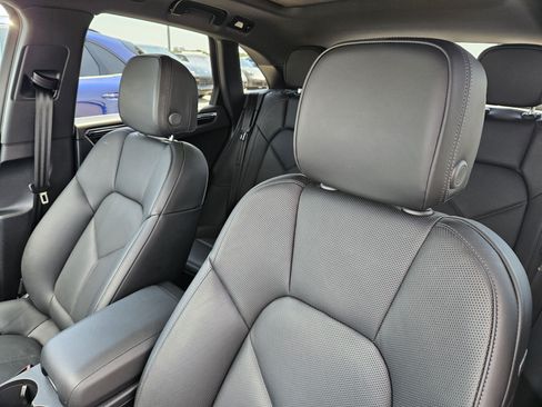 Certified 2026 Porsche Macan AWD/4WD image 6