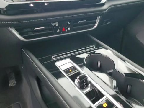 Used 2024 Volkswagen Atlas SE image 20