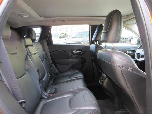 Used 2016 Jeep Cherokee Trailhawk w/ Comfort/Convenience Group image 26