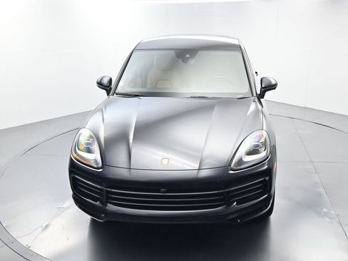 Used 2023 Porsche Cayenne Platinum Edition image 47