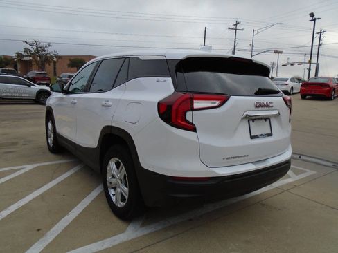 Used 2024 GMC Terrain SLE image 7