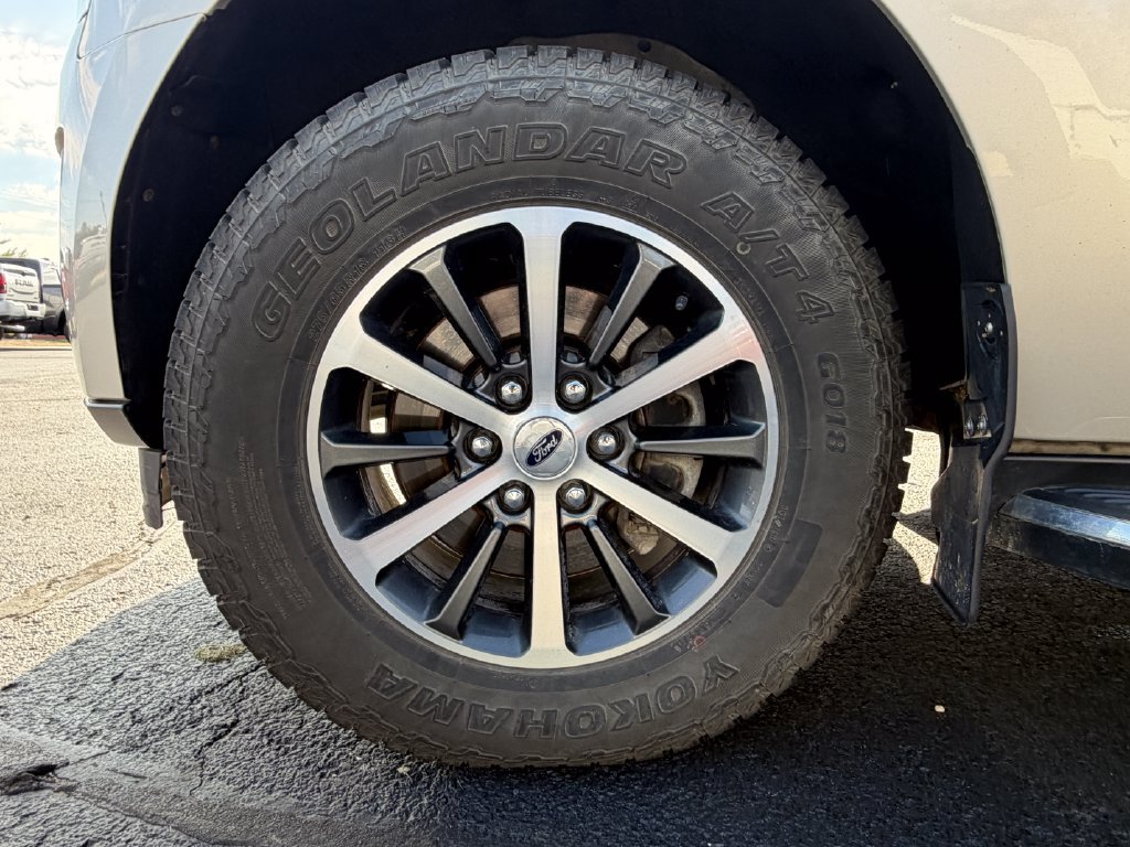 Used 2018 Ford Expedition Max XLT w/ Equipment Group 202A AWD/4WD image 46