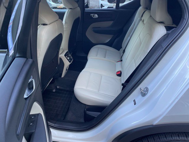 Used 2023 Volvo XC40 B5 Plus w/ Protection Package Premier AWD/4WD image 12