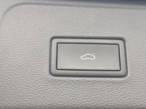 Used 2022 Volkswagen Atlas SE w/ Black Wheel Package FWD image 31