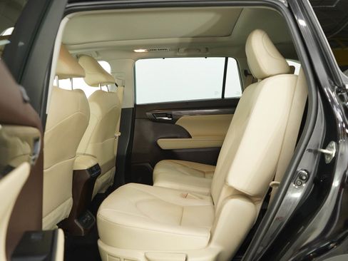 Used 2020 Toyota Highlander Limited AWD/4WD image 20