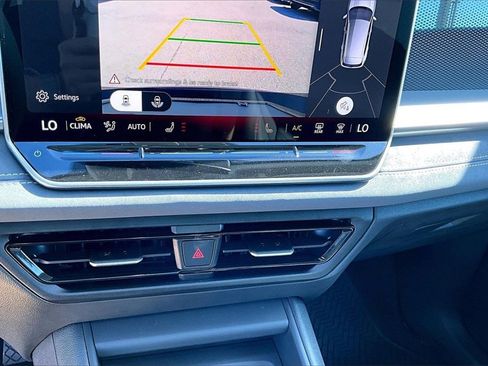 New 2026 Volkswagen Tiguan SE image 16